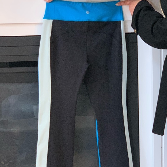 Lululemon Blue and Black Cropped Straight Leg pants - Picture 4 of 4